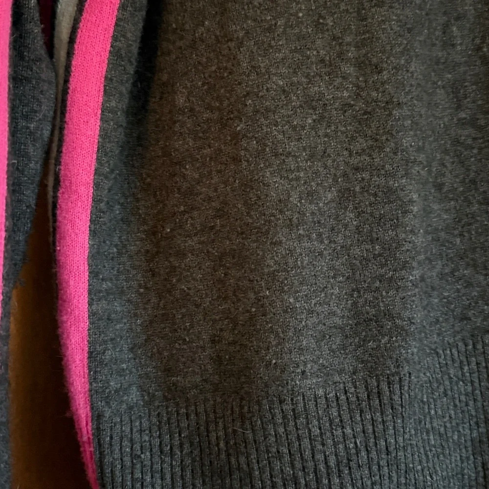 💗AQUA Cashmere dark grey sweater XS with pink/white striping on sides/arms